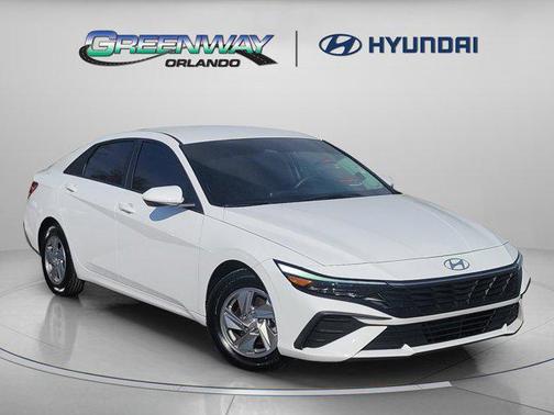 2024 Hyundai ELANTRA SE