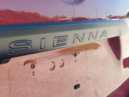 2020 Toyota Sienna SE