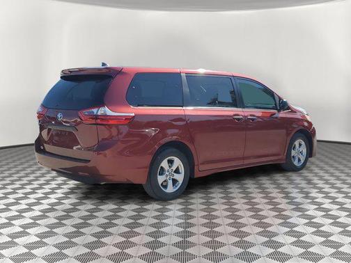 2020 Toyota Sienna SE