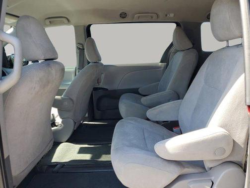 2020 Toyota Sienna SE