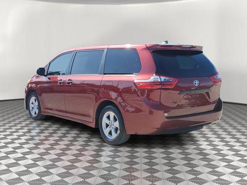 2020 Toyota Sienna SE
