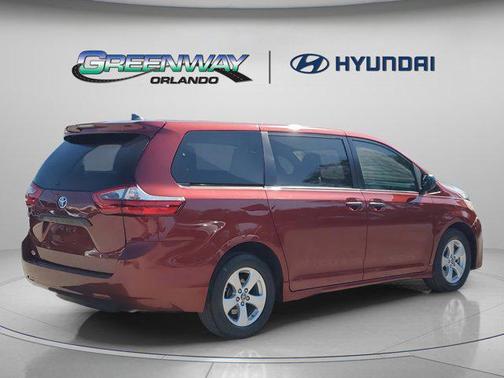 2020 Toyota Sienna SE