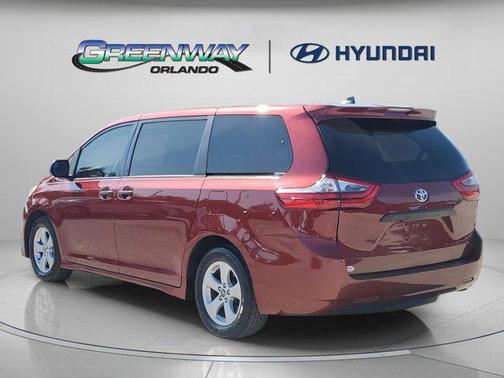 2020 Toyota Sienna SE