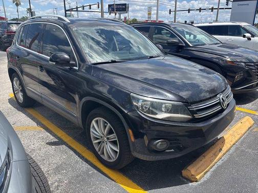 Deep Black 2013 Volkswagen Tiguan SE