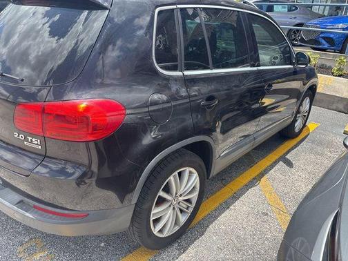 Deep Black 2013 Volkswagen Tiguan SE