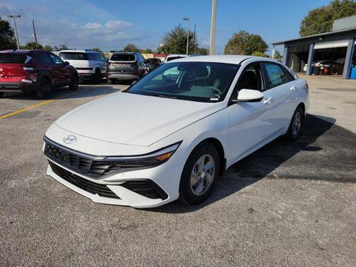 2026 Hyundai ELANTRA SE