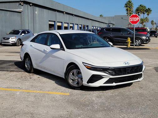 2026 Hyundai ELANTRA SE