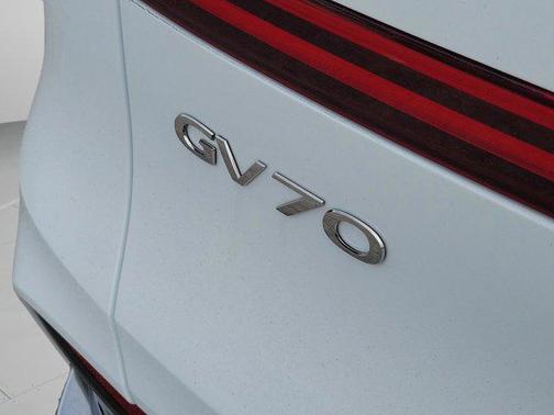 2026 Genesis GV70 2.5T