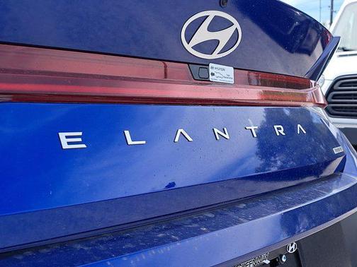 2025 Hyundai ELANTRA Limited