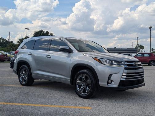 Celestial Silver Metallic 2018 Toyota Highlander Limited Platinum