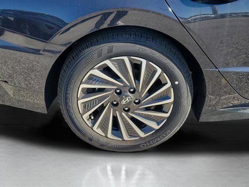 2025 Hyundai SONATA Hybrid SE