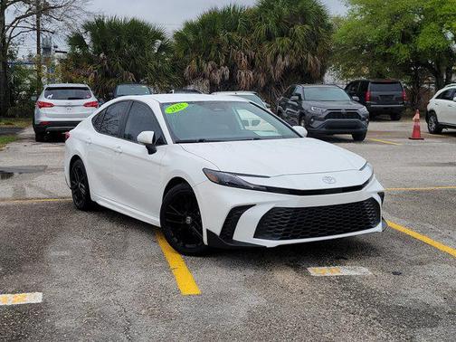 2025 Toyota Camry SE