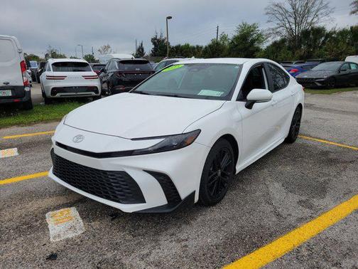 2025 Toyota Camry SE