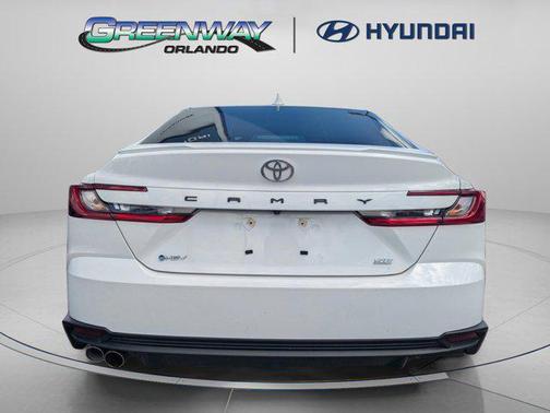 Ice Cap 2025 Toyota Camry SE