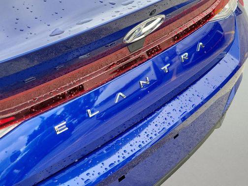 2023 Hyundai ELANTRA SE