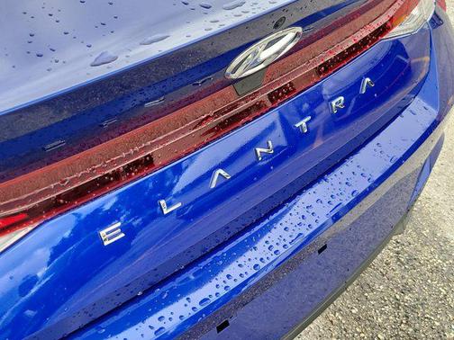 2023 Hyundai ELANTRA SE