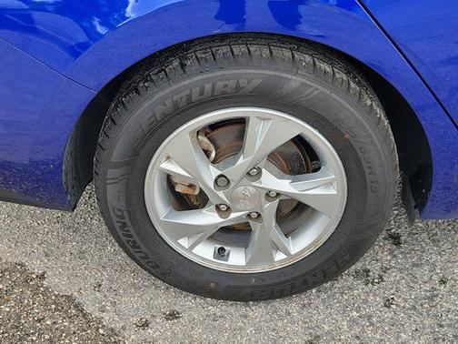 2023 Hyundai ELANTRA SE