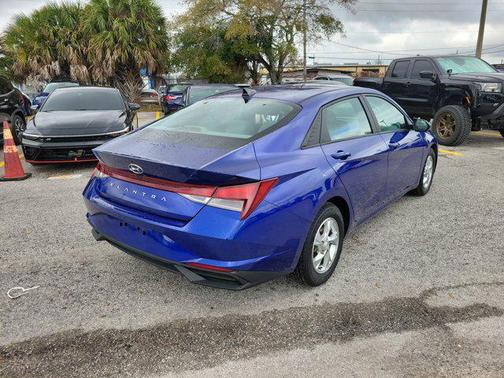 2023 Hyundai ELANTRA SE