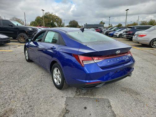 2023 Hyundai ELANTRA SE