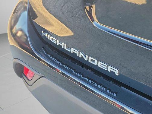 2022 Toyota Highlander L