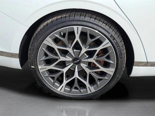 2026 Genesis G90 e-SC