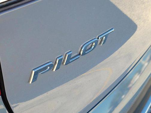 2022 Honda Pilot Touring 8-Passenger