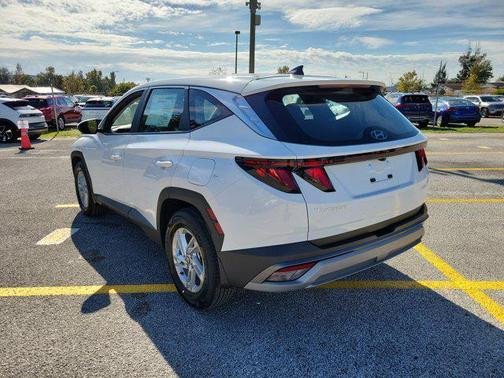 2026 Hyundai TUCSON SE