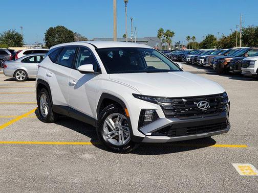 2026 Hyundai TUCSON SE