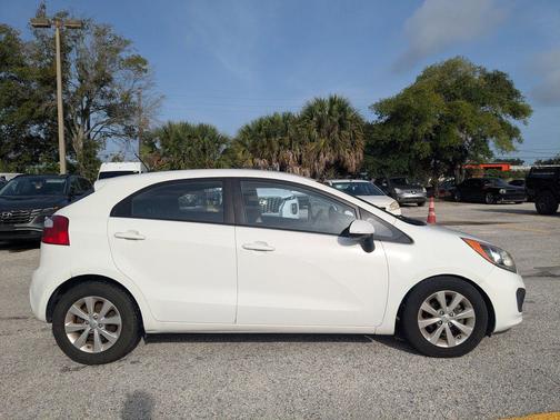 Clear White 2013 Kia Rio LX