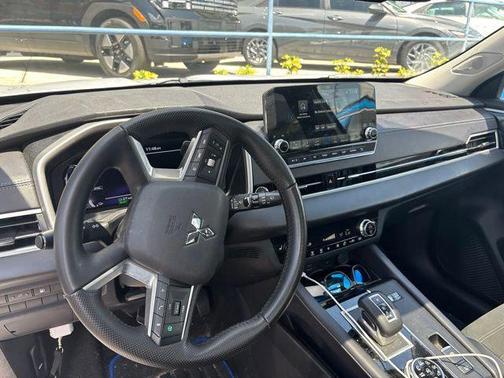 White 2025 Mitsubishi Outlander PHEV