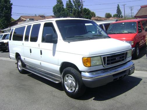 WHITE 2007 Ford E350 Super Duty XLT Extended Wagon