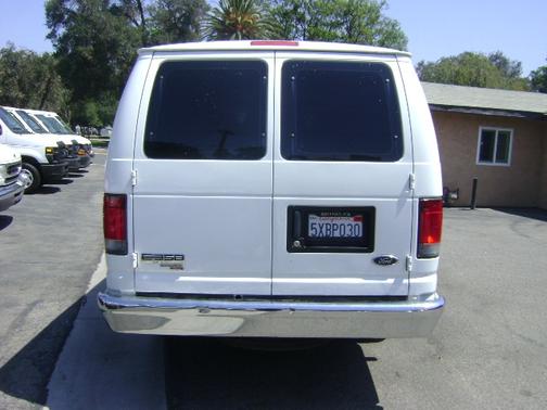 WHITE 2007 Ford E350 Super Duty XLT Extended Wagon