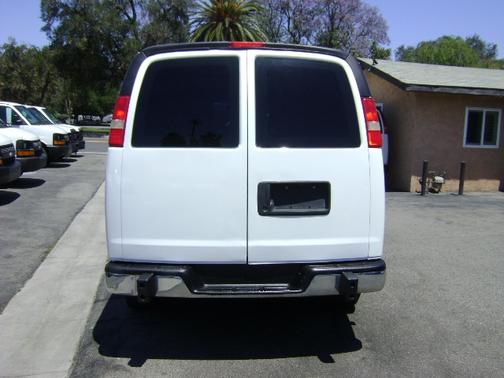 WHITE 2014 GMC Savana 2500 LT