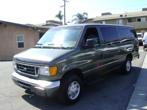 2004 Ford E350 Super Duty XLT Extended Wagon