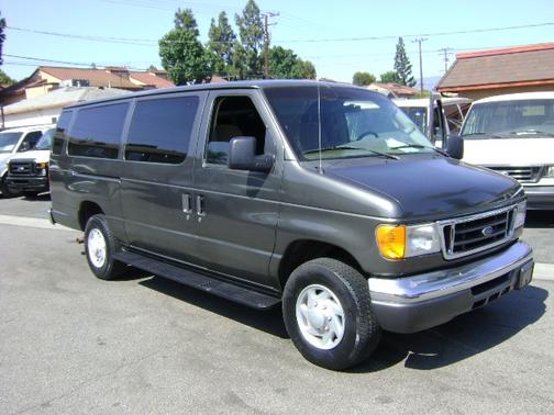 2004 Ford E350 Super Duty XLT Extended Wagon