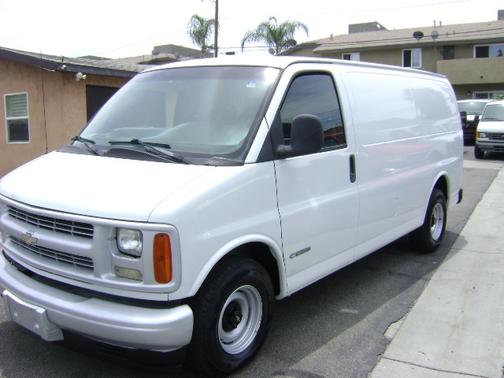 WHITE 2002 Chevrolet Express 1500 Cargo