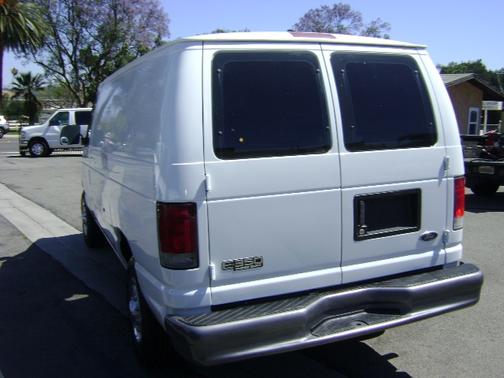 WHITE 2001 Ford E350 Super Duty XL Wagon