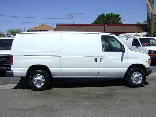 WHITE 2001 Ford E350 Super Duty XL Wagon