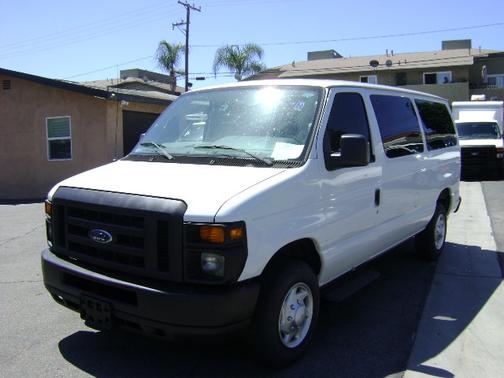 WHITE 2011 Ford E350 Super Duty XL
