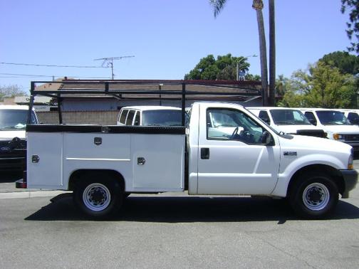 White 2004 Ford F-250 XL Super Duty