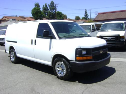 WHITE 2010 Chevrolet Express 1500 Cargo