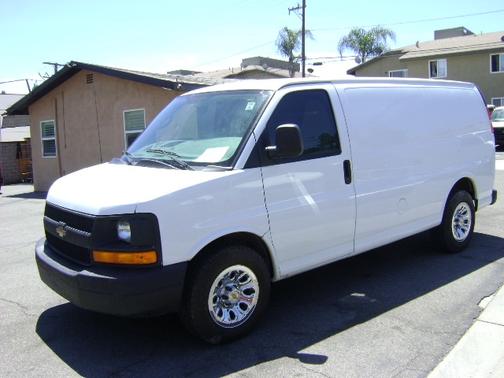 WHITE 2010 Chevrolet Express 1500 Cargo