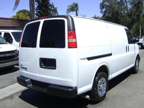 WHITE 2010 Chevrolet Express 1500 Cargo