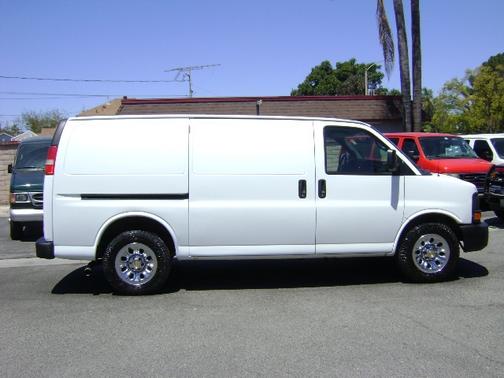 WHITE 2010 Chevrolet Express 1500 Cargo