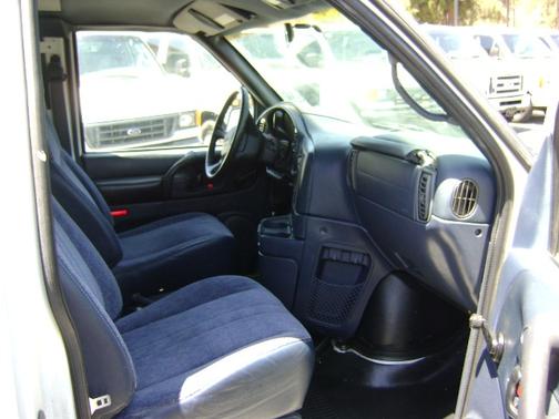 1999 GMC Safari Base