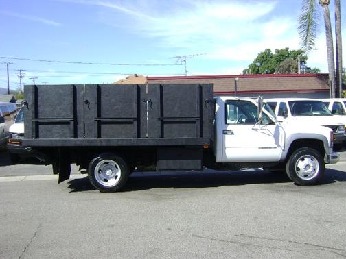 White 2002 Chevrolet Silverado 3500 Base