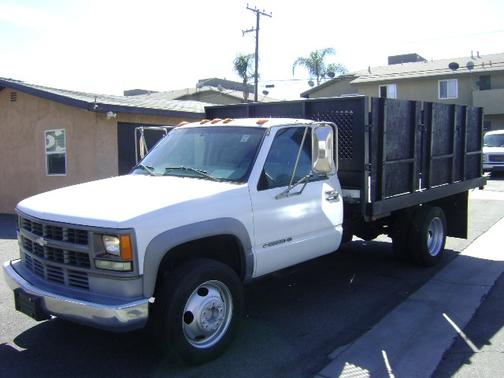 White 2002 Chevrolet Silverado 3500 Base