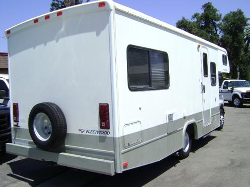 2005 Ford E350 Super Duty XL Extended Wagon