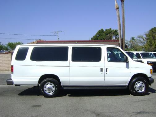 White 2003 Ford E350 Super Duty XL Extended Wagon