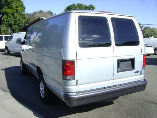 2004 Ford E350 Super Duty XL Extended Wagon